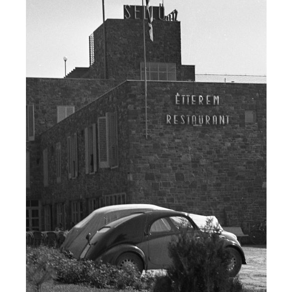 Sellő Étterem-Restaurant, Balatonföldvár, helytörténet, Steyr gépkocsi, autó, jármű, közlekedés, vendéglátás, épület, Veszprém megye.  Eredeti fotó negatív!     