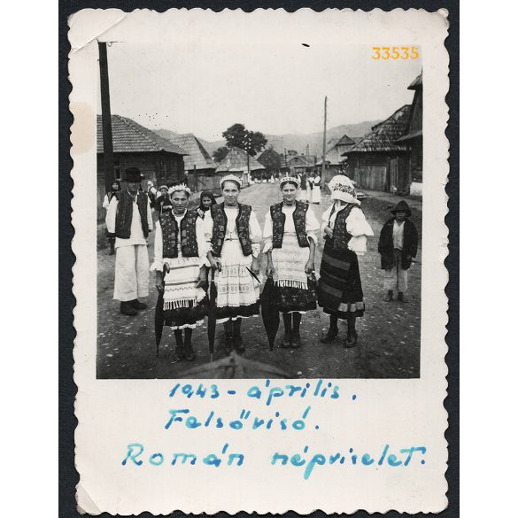 Román népviselet, Felsővisó, Erdély, falu, helytörténet, 1943. április, 1940-es évek, Eredeti fotó, papírkép. 