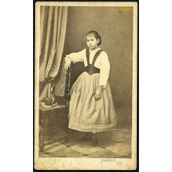   Hanély műterem, Pápa, lány elegáns ruhában, 1860-as évek, Eredeti CDV, vizitkártya fotó.   