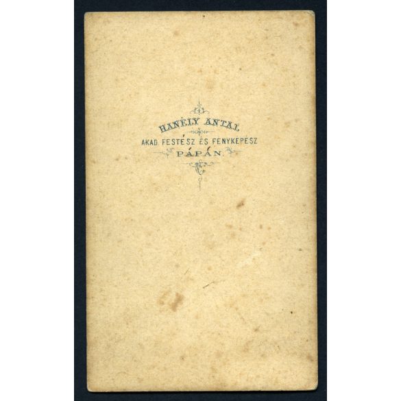 Hanély műterem, Pápa, lány elegáns ruhában, 1860-as évek, Eredeti CDV, vizitkártya fotó.   