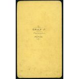 Graf műterem, Pápa, nő elegáns ruhában legyezővel, Veszprém megye, 1860-as évek, Eredeti CDV, vizitkártya fotó. 