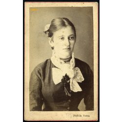   Pollák Soma fényirdája, Pest, csinos nő elegáns ruhában, virágokkal, 1860-as évek, Eredeti CDV, vizitkártya fotó.  