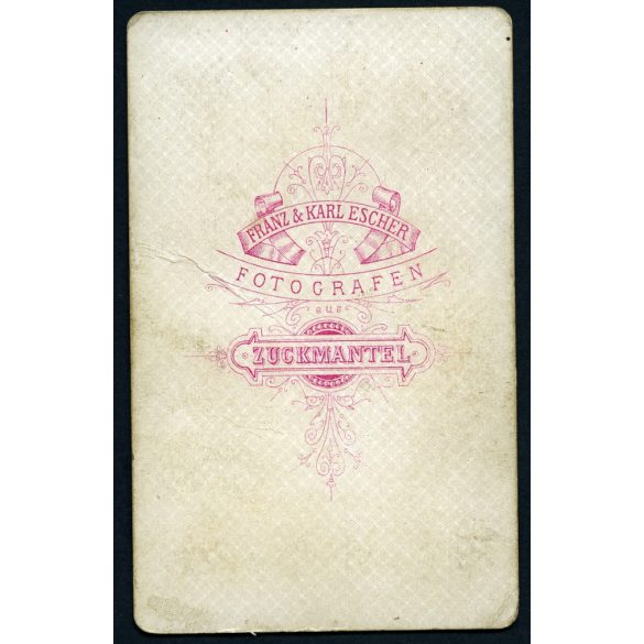 Escher fivérek műterme, Debreczin (Debrecen), fiatal férfi szegényes ruhában, 1880-as évek, Eredeti CDV, vizitkártya fotó, hátulján hibásan Zuckmantel városnévvel. 