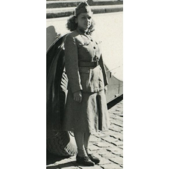 IBUSZ, egyenruhás nő különleges Mávag  LO 4000-Zupka (?), SOMUA (?) autóbusszal, busz, jármű, közlekedés, 1950-es évek, Eredeti fotó, papírkép.   