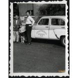 Moszkvics gépkocsi 'KPM Autóközlekedési Tanintézete' felirattal, autó, jármű, közlekedés, 1950-es évek, Eredeti fotó, papírkép. 