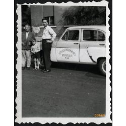   Moszkvics gépkocsi 'KPM Autóközlekedési Tanintézete' felirattal, autó, jármű, közlekedés, 1950-es évek, Eredeti fotó, papírkép. 