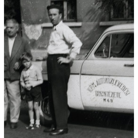 Moszkvics gépkocsi 'KPM Autóközlekedési Tanintézete' felirattal, autó, jármű, közlekedés, 1950-es évek, Eredeti fotó, papírkép. 