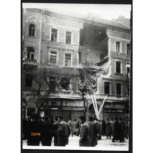 1956-os forradalom, szétlőtt bérház, Budapest, IX. kerület, Ferenc krt. 38., Ferencváros, épület, helytörténet, 1956, 1950-es évek, Eredeti fotó, papírkép.  