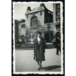   Józsefvárosi Telefonközpont, Budapest, csinos lány a Horváth Mihály téren, 1939, 1930-as évek, Eredeti fotó, papírkép.  