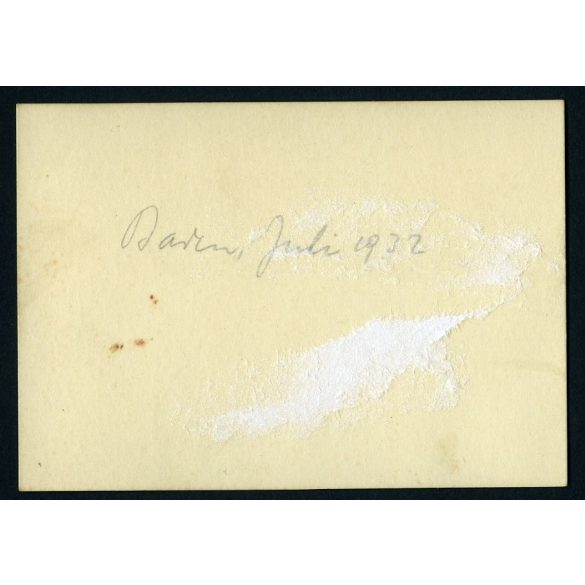 Kisgyerek fürdik a vájlingban, vicces, 1932, 1930-as évek, Eredeti fotó, papírkép.  