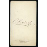 Kozics műterem, Pozsony, Felvidék,   elegáns hölgy ernyővel, gyönyörű ruhában, portré, kalap, 1860-as évek,Eredeti CDV, vizitkártya fotó. 