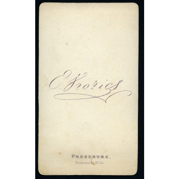 Kozics műterem, Pozsony, Felvidék,   elegáns hölgy ernyővel, gyönyörű ruhában, portré, kalap, 1860-as évek,Eredeti CDV, vizitkártya fotó. 