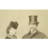 Borsos műterem, Pest, módos polgár házaspár portréja, cilinder, muff, 1860-as évek, Eredeti CDV, vizitkártya fotó.  
