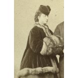 Borsos műterem, Pest, módos polgár házaspár portréja, cilinder, muff, 1860-as évek, Eredeti CDV, vizitkártya fotó.  