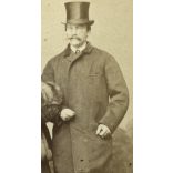 Borsos műterem, Pest, módos polgár házaspár portréja, cilinder, muff, 1860-as évek, Eredeti CDV, vizitkártya fotó.  