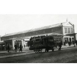   utcakép a Vásárcsarnokkal, Miskolc,  bútorszállító kordé, jármű, közlekedés, helytörténet, 1930-as évek, Eredeti fotó, papírkép. 