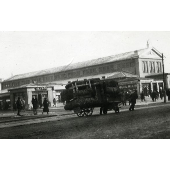 utcakép a Vásárcsarnokkal, Miskolc,  bútorszállító kordé, jármű, közlekedés, helytörténet, 1930-as évek, Eredeti fotó, papírkép. 