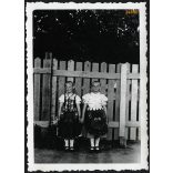 Lányok népviseletben, Hernádtihany (Kassa), Felvidék, helytörténet, 1940,  1940-es évek, Eredeti fotó, papírkép. 