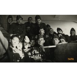   Magyar katonák, Szamosfalva (Kolozsvár), Erdély, legénységi szoba, egyenruha, 2. világháború, bevonulás, 1941, 1940-es évek, Eredeti fotó, papírkép.  