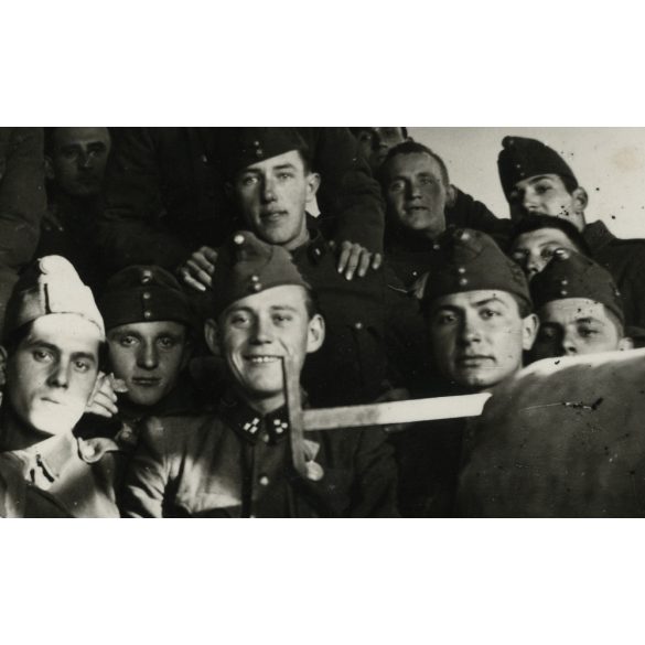 Magyar katonák, Szamosfalva (Kolozsvár), Erdély, legénységi szoba, egyenruha, 2. világháború, bevonulás, 1941, 1940-es évek, Eredeti fotó, papírkép.  