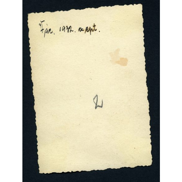 Elegáns hölgy a Magyarság című napilapot olvassa, Vác, Pest megye, újság, sajtótörténet, helytörténet, 1932, 1930-as évek, Eredeti fotó, papírkép.  