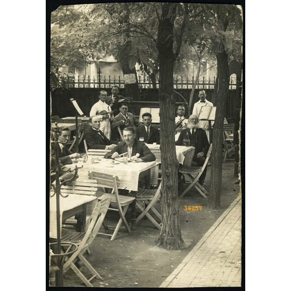 Kohn Béla vendéglője, Újpest, Budapest, kocsma, étterem, vendéglátás, zenekar, helytörténet, 1924, 1920-as évek, Eredeti fotó, papírkép.   