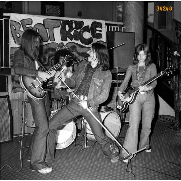 Beatrice zenekar, Nagy Feró, Csuka Mónika, Cziránku Sándor, rock koncert, zene, 1970-es évek. Eredeti fotó negatív!     