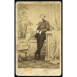   Bayer műterem, Pécs, elegáns férfi bajusszal, 1870-es évek, Eredeti CDV, vizitkártya fotó, felülete foltos. 