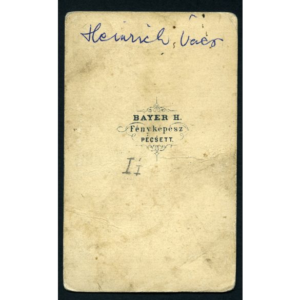 Bayer műterem, Pécs, elegáns férfi bajusszal, 1870-es évek, Eredeti CDV, vizitkártya fotó, felülete foltos. 