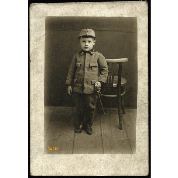 Ismeretlen műterem, kisfiú magyar katonai egyenruhában, játékkarddal, csizmában, 1920-as évek, Eredeti fotó, papírkép. 