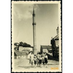   Kirándulók, Eger, városkép minarettel, helytörténet, 1940, 1940-es évek, Heves megye. Eredeti fotó, papírkép.  