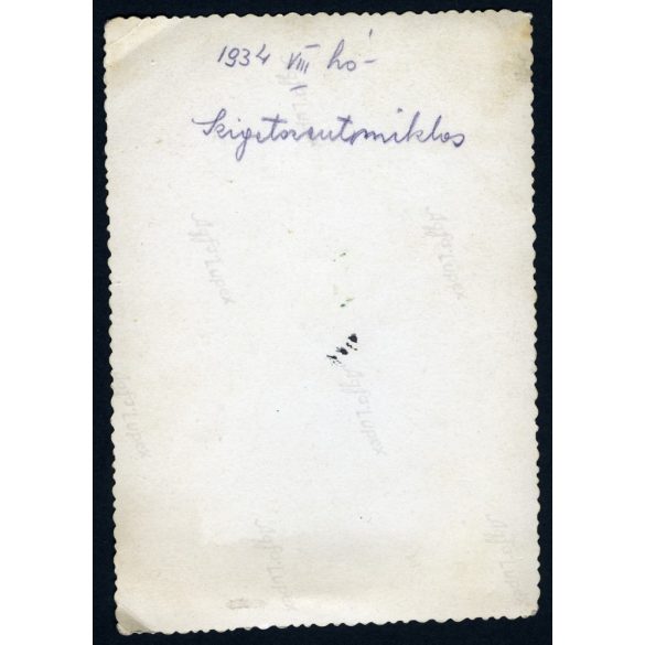 zenehallgatás, Szigetszentmiklós, lemezjátszó, gramofon, cigaretta, bor, vicces, helytörténet, Pest megye, 1934, 1930-as évek, Eredeti fotó, papírkép.   