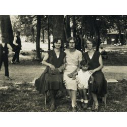   Ismeretlen vásári műterem, Máriaremete (Budapest), kirándulók csoportképe, helytörténet, 1931, 1930-as évek, Eredeti fotó, papírkép. 