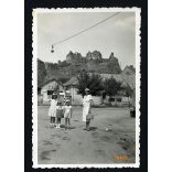 Kirándulók a várnál, Fülek, Felvidék, utcakép, üzletek, kirakatok, helytörténet, 2. világháború, 1939, 1930-as évek, Eredeti fotó, papírkép. 