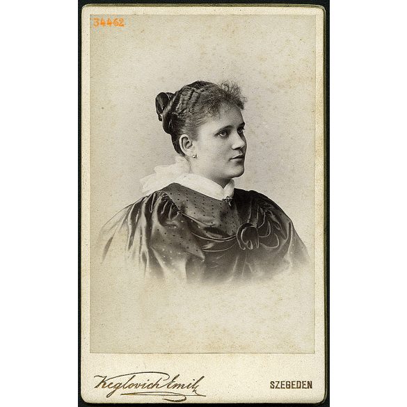 Keglovich műterem, Szeged, elegáns hölgy gyönyörű ruhában, 1890-es évek, Eredeti CDV, vizitkártya fotó.   