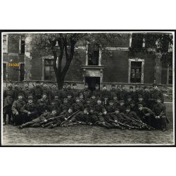   Schaffer fényképész, Budapest, magyar katonák csoportja, fegyver, puska, egyenruha, 1920-as évek, Eredeti kabinetfotó.   