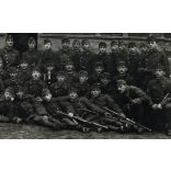 Schaffer fényképész, Budapest, magyar katonák csoportja, fegyver, puska, egyenruha, 1920-as évek, Eredeti kabinetfotó.   