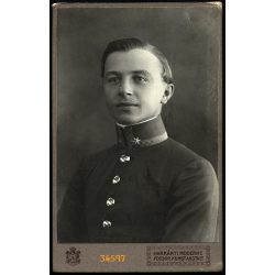   Harkányi műterem, Fehértemplom, Vajdaság, fiatal férfi egyenruhában, katona (?), 1. világháború, 1900-as évek, Eredeti CDV, vizitkártya fotó.  