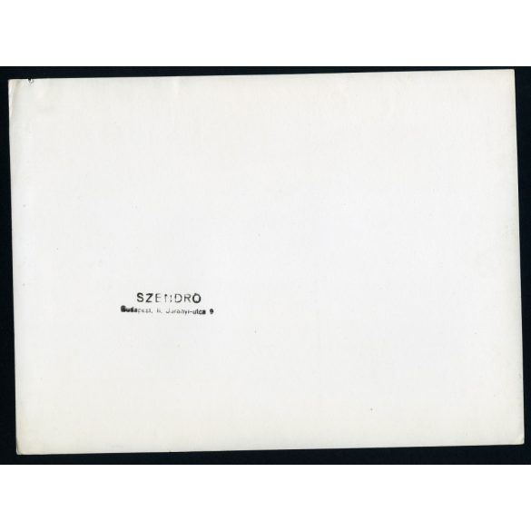 Nagyobb méret, Szendrő István fotóművészeti alkotása, a romos Budapest, Kálvin tér, 2. világháború, 1945, 1940-es évek. Eredeti, pecséttel jelzett fotó, papírkép, sarka sérült, kopott. Dekorációnak, a