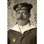 Magyar Királyi Folyamőrség, férfi egyenruhában, bajonett, bajusz, katona, 1920-as évek, Eredeti fotó, kézzel színezett papírkép. 