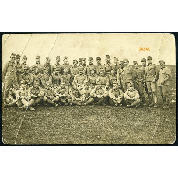 Magyar katonák csoportképe, 1. világháború, egyenruha, 1916, 1910-es évek. Eredeti fotó, K.u.K. tábori posta, papírkép törésnyomokkal. 
