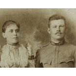 Csonka Simon műterme, Budapest, házaspár portréja, katona, bajusz, egyenruha,  1890-es évek, Eredeti kabinetfotó. 