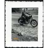 Férfi Pannonia motorkerékpáron, jármű, közlekedés, 1960-as évek, Eredeti fotó, papírkép.  