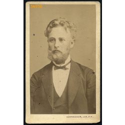   Schrecker Ignác fia műterem, Budapest, elegáns férfi szakállal, portré, 1880-as évek, a műterem 1-2 évig működött. Eredeti CDV, ritka vizitkártya fotó.   