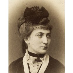   Letzter műterem, Szeged, elegáns nő kereszttel a nyakában, 1870-es évek, Eredeti CDV, vizitkártya fotó. 