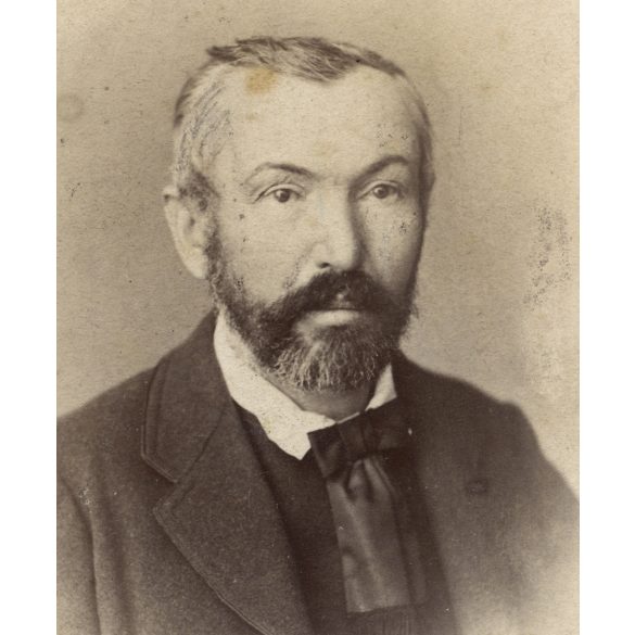 Letzter műterem, Kassa, Felvidék, elegáns szakállas férfi különös nyakkendőben, 1870, 1870-es évek, Eredeti CDV, vizitkártya fotó. 