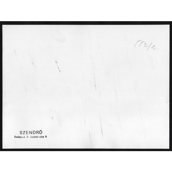 Nagyobb méret, Szendrő István fotóművészeti alkotása, Postáskisasszonyok, 1930-as évek. Eredeti, pecséttel jelzett fotó, papírkép, Agfa Brovira papíron. Dekorációnak, ajándéknak is kiváló.