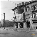 Forradalom, Budapest, Zugló, szétlőtt házak a Bosnyák téren, Pihenő Cukrászda, 1956, 1950-es évek, kommunizmus, helytörténet.  Eredeti fotó negatív! 