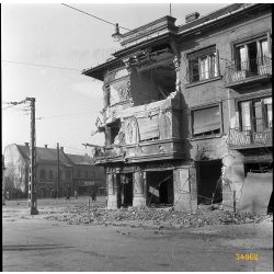   Forradalom, Budapest, Zugló, szétlőtt házak a Bosnyák téren, Pihenő Cukrászda, 1956, 1950-es évek, kommunizmus, helytörténet.  Eredeti fotó negatív! 
