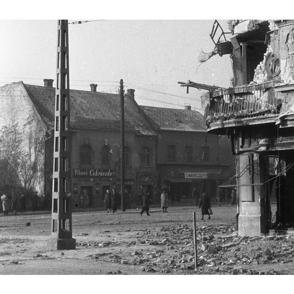 Forradalom, Budapest, Zugló, szétlőtt házak a Bosnyák téren, Pihenő Cukrászda, 1956, 1950-es évek, kommunizmus, helytörténet.  Eredeti fotó negatív! 